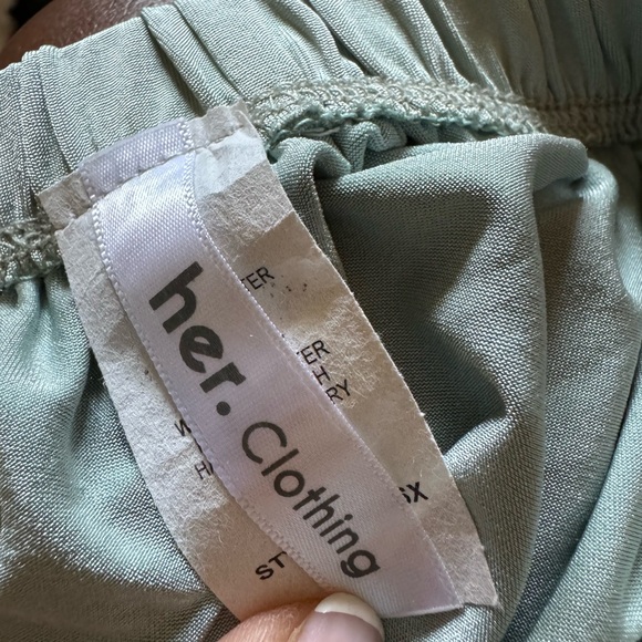 Flowy One piece - Picture 6 of 7